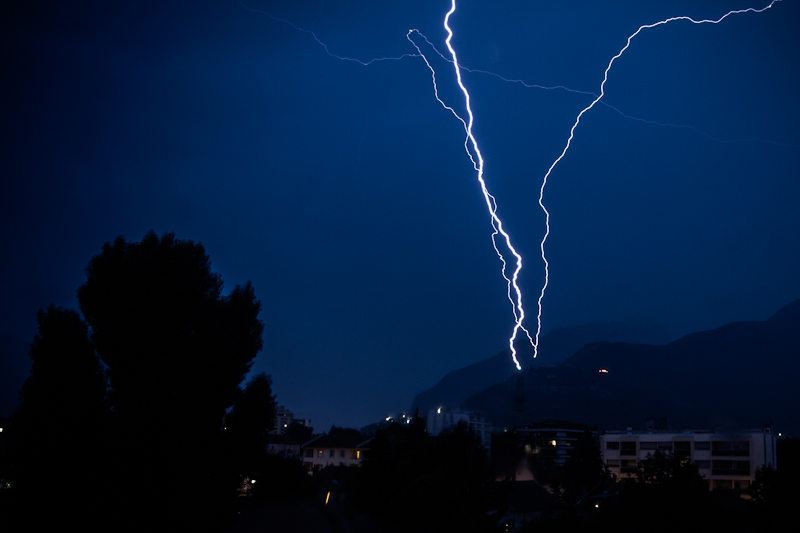 Eclair sur Grenoble